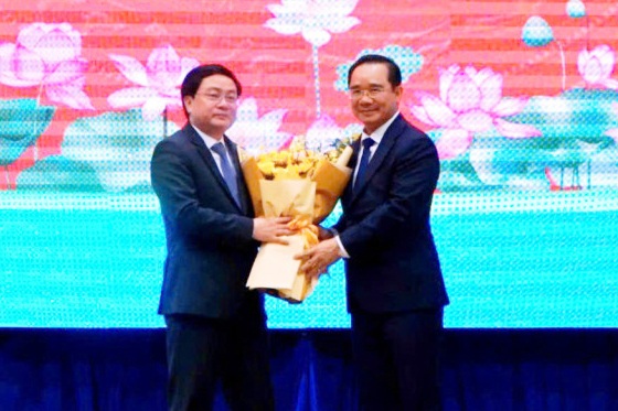 Timbalan Ketua Suruhanjaya Pemeriksaan Pusat menjadi Setiausaha Jawatankuasa Parti Wilayah Long An - 1 Phó chủ nhiệm Ủy ban Kiểm tra Trung ương làm Bí thư Tỉnh ủy Long An - 1