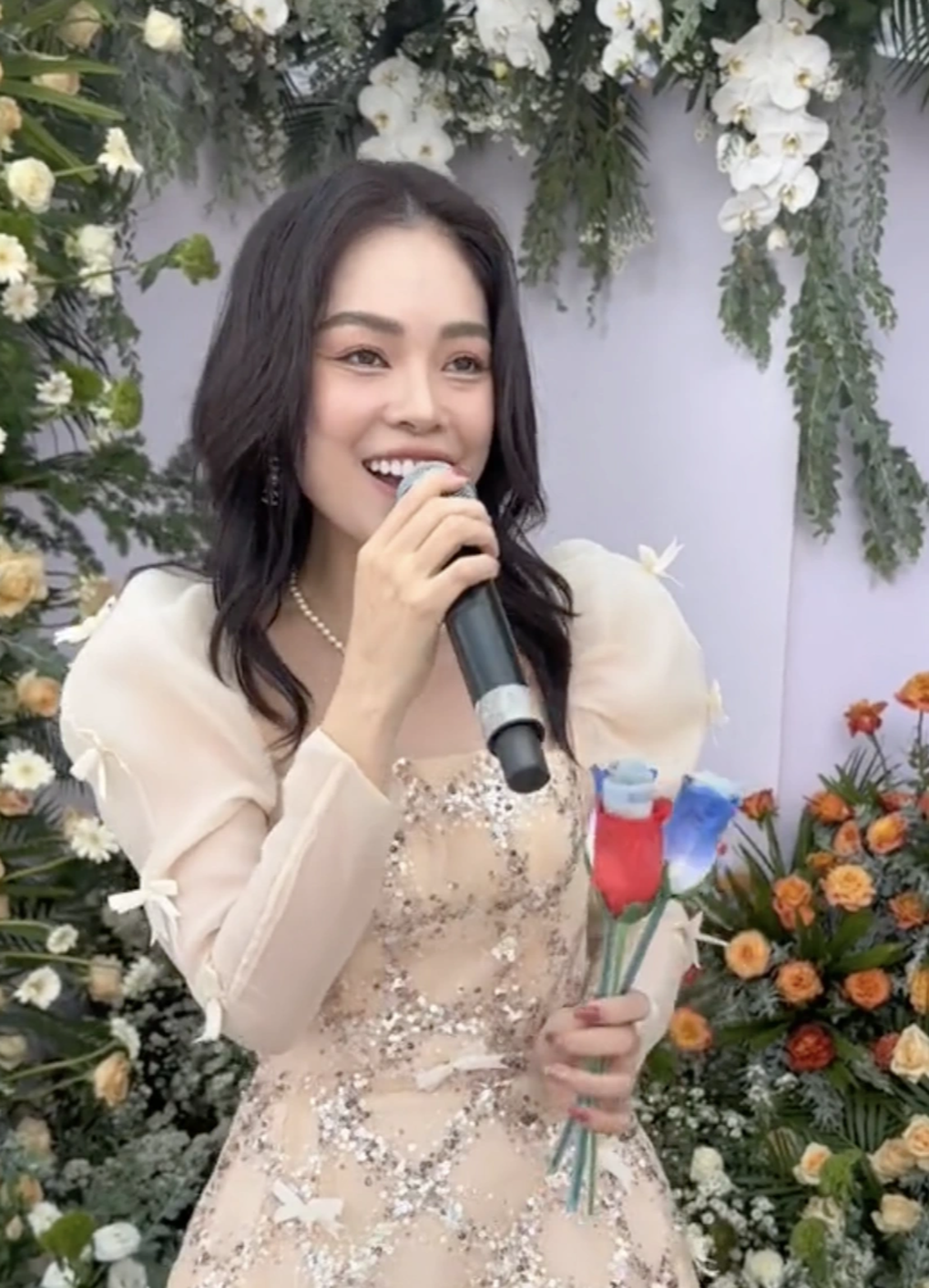 Dương Cẩm Lynh nói gì vụ nhận show hát tiệc sinh nhật để kiếm tiền trả nợ? - 1 Dương Cẩm Lynh nói gì vụ nhận show hát tiệc sinh nhật để kiếm tiền trả nợ? - 1