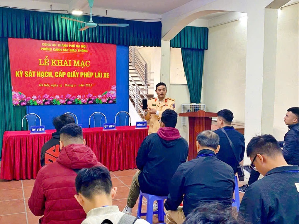 Người dân được nhận giấy phép lái xe điện tử chỉ 2 giờ sau khi thi sát hạch - 1