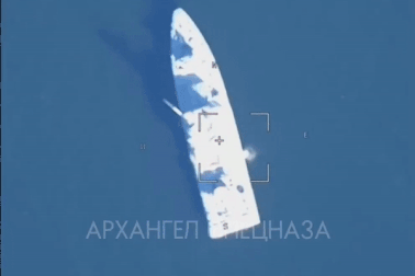 UAV cảm tử Nga nghi đánh nổ tàu chiến Ukraine