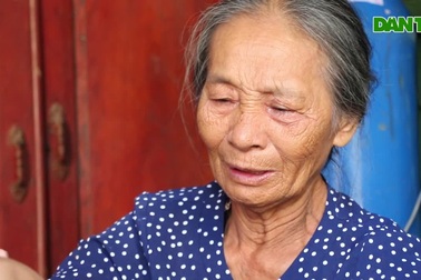 Nước mắt bất lực của người vợ U80 nuôi chồng mù lòa, con ung thư