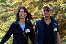 Vợ CEO Amazon Bezos “lãi” 1 tỉ USD chỉ sau 2 tuần chia tiền ly hôn