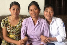 Nỗi lo của nữ sinh mồ côi cha đỗ thủ khoa đại học