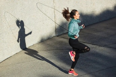 Chạy và nhảy dây: Cái nào tốt hơn?