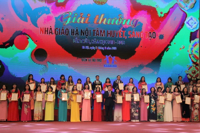 Hà Nội tuyên dương các nhà giáo mẫu mực tiêu biểu năm 2019 - Ảnh 7.