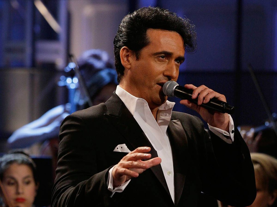 Ca sĩ Carlos Marín của nhóm Il Divo qua đời vì Covid-19 ở tuổi 53 - 1 Ca sĩ Carlos Marín của nhóm Il Divo qua đời vì Covid-19 ở tuổi 53 - 1
