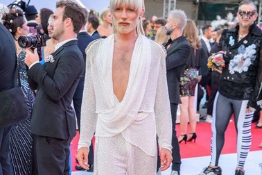 "Người đẹp có râu" tái xuất sau tiết lộ bị nhiễm HIV