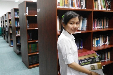 Nguyên Chủ tịch ĐH Rice (Mỹ) tặng 646 đầu sách đến trường Đại học Tân Tạo