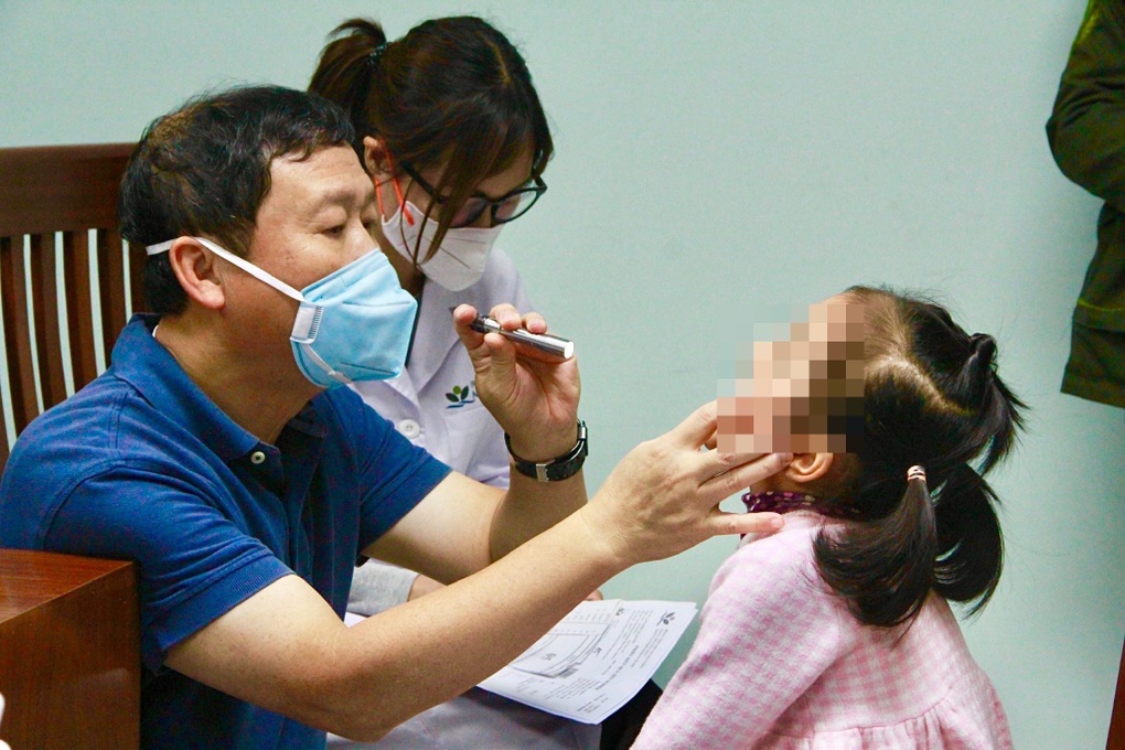 Bé gái 5 tuổi bị thủng lỗ lớn ở vòm miệng vì nhiễm nấm - 1 Bé gái 5 tuổi bị thủng lỗ lớn ở vòm miệng vì nhiễm nấm - 1