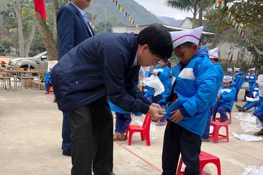 Mang hơi ấm đến với học sinh vùng cao xứ Nghệ
