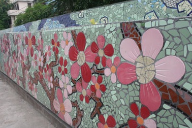 Ngắm kiệt tác gốm sứ trên đê sông Hồng