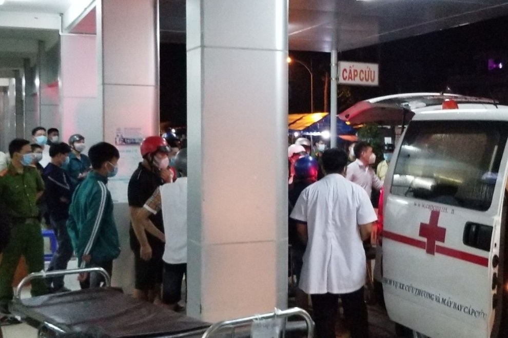 Xông vào bệnh viện chém loạn xạ, 3 người thương vong - 1 Xông vào bệnh viện chém loạn xạ, 3 người thương vong - 1