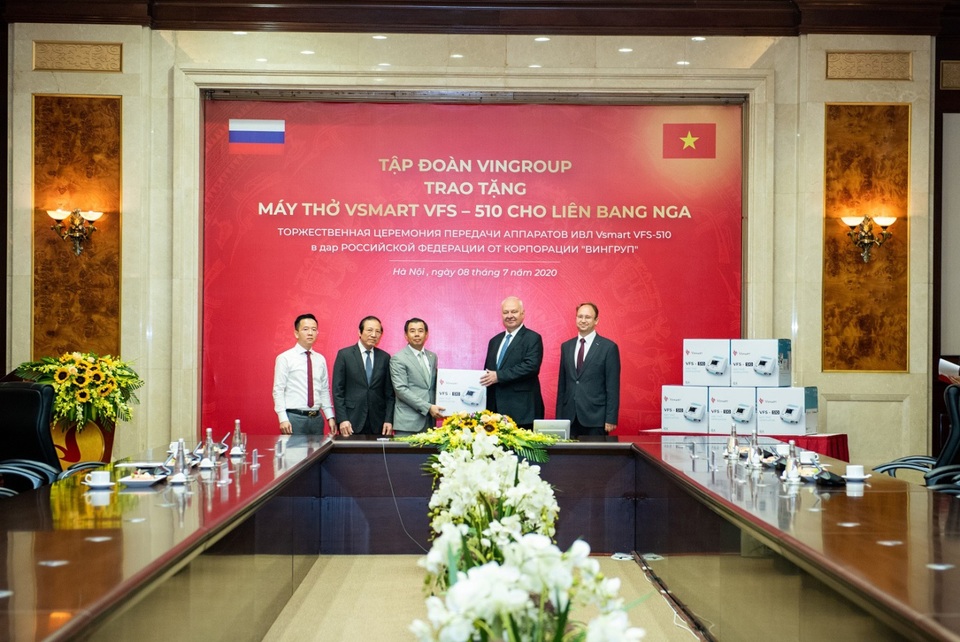 Vingroup trao tặng 1.000 máy thở cho Nga, Ucraina và Singapore - 1 Vingroup trao tặng 1.000 máy thở cho Nga, Ucraina và Singapore - 1