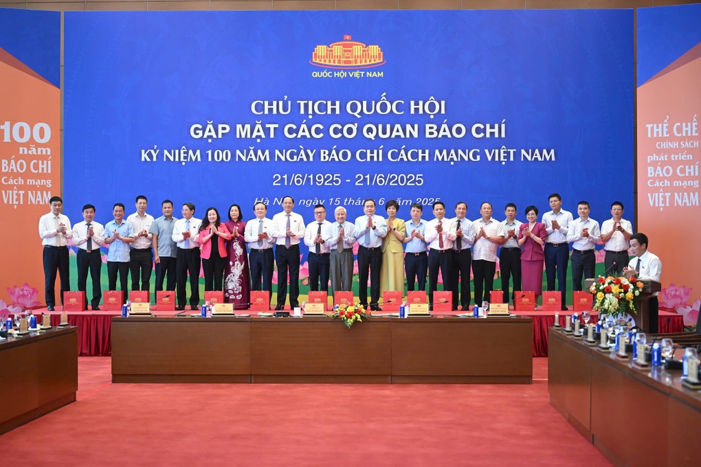 “Báo chí đã đưa Quốc hội gần cử tri, đưa hơi thở cuộc sống đến nghị trường” - 2 “Báo chí đã đưa Quốc hội gần cử tri, đưa hơi thở cuộc sống đến nghị trường” - 2