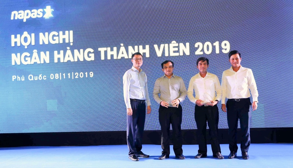 Techcombank liên tục dẫn đầu thị trường về mảng chuyển tiền qua kênh điện tử và thanh toán thẻ nội địa - 3 Techcombank liên tục dẫn đầu thị trường về mảng chuyển tiền qua kênh điện tử và thanh toán thẻ nội địa - 3