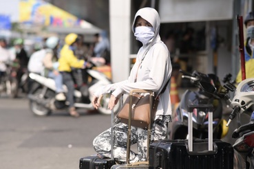 TPHCM nắng nóng kéo dài, có nơi trên 37 độ C