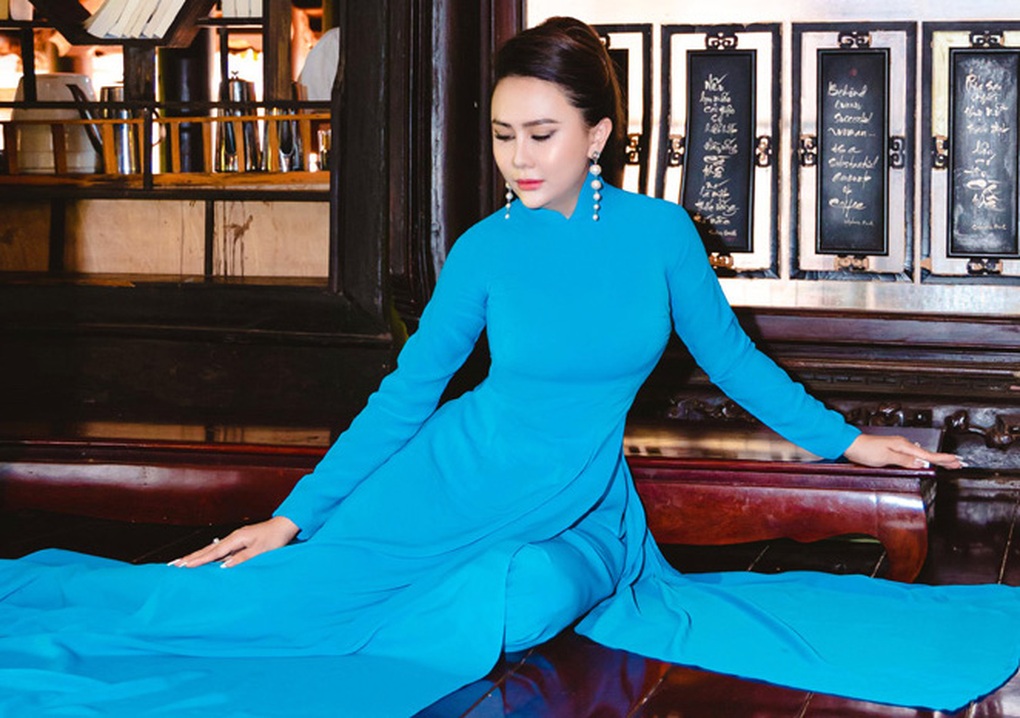 Hoa hậu Lý Kim Ngân duyên dáng với áo dài - 1 Hoa hậu Lý Kim Ngân duyên dáng với áo dài - 1