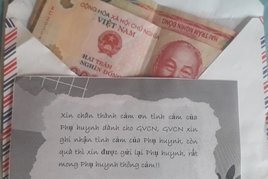 Cô giáo ở TPHCM trả lại phong bì 20/11 cho phụ huynh