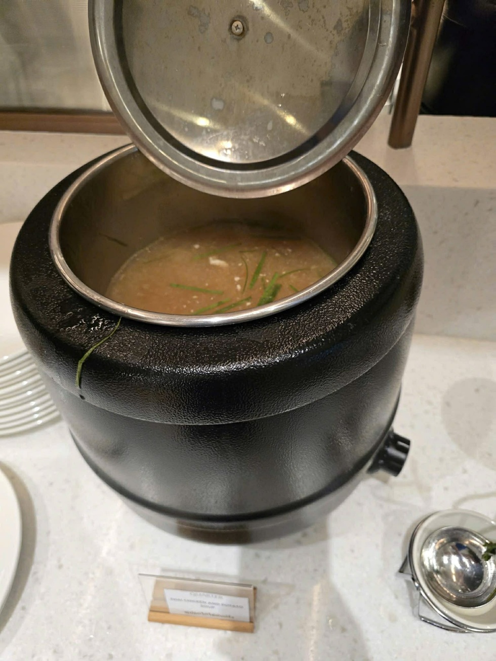 เจาะลึกเรื่องอาหารของนักกีฬาชาวเวียดนามในกีฬาซีเกมส์: เมื่ออยู่ในโรม จงทำตามแบบชาวโรมัน - 4 Cận cảnh bữa ăn của VĐV Việt Nam ở SEA Games: Nhập gia tùy tục - 4