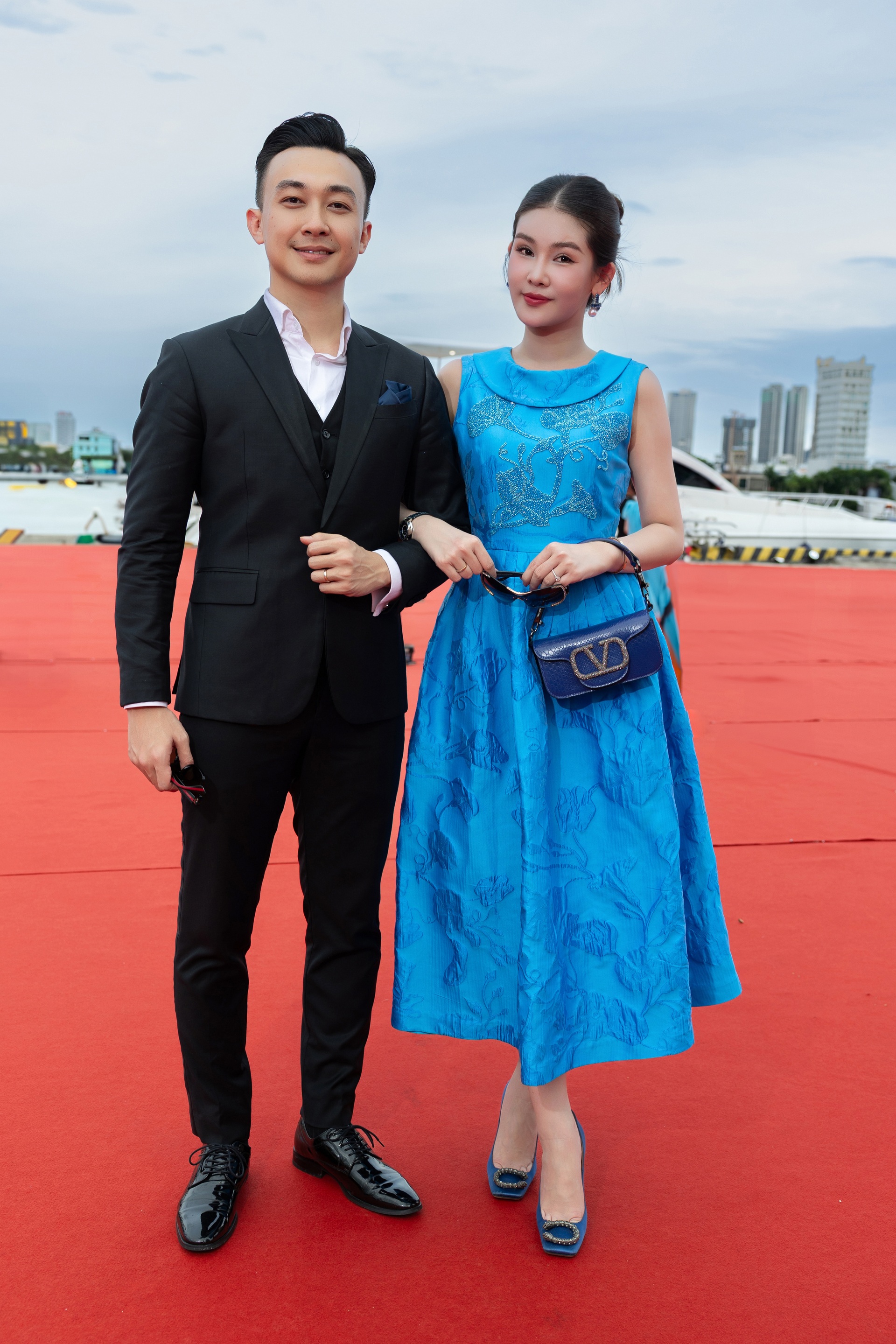 Thanh Lam và chồng bác sĩ sánh đôi dự show thời trang bên bờ sông Hàn - 18 Thanh Lam và chồng bác sĩ sánh đôi dự show thời trang bên bờ sông Hàn - 18