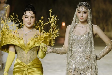 Hoa hậu Yến Nhi làm vedette, xuất hiện ấn tượng trên sàn diễn thời trang