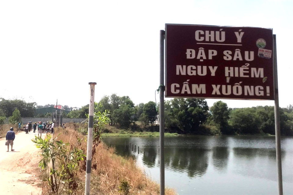 Rủ nhau tắm hồ, hai chị em ruột đuối nước thương tâm vào mùng 6 Tết - 4 Rủ nhau tắm hồ, hai chị em ruột đuối nước thương tâm vào mùng 6 Tết - 4