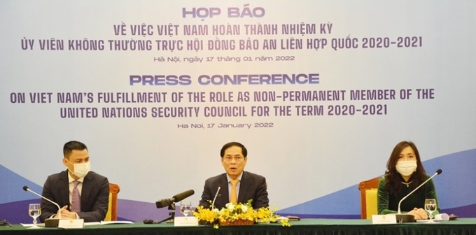 Quang cảnh buổi họp báo. 