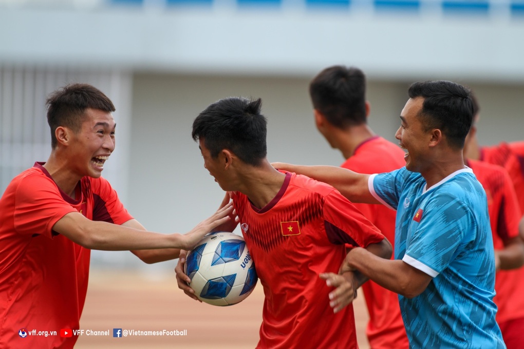 Giành vé vớt vào bán kết, U16 Việt Nam hưng phấn chờ đấu Thái Lan - 1 Giành vé vớt vào bán kết, U16 Việt Nam hưng phấn chờ đấu Thái Lan - 1