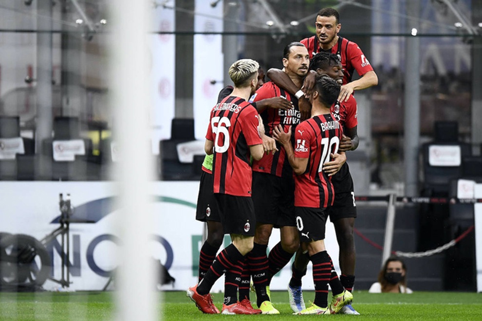 HLV Mourinho chạy như điên để ăn mừng chiến thắng ở trận đấu thứ 1000 - 4 HLV Mourinho chạy như điên để ăn mừng chiến thắng ở trận đấu thứ 1000 - 4