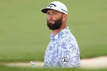 Cựu số một Jon Rahm chỉ trích bảng xếp hạng các golf thủ thế giới