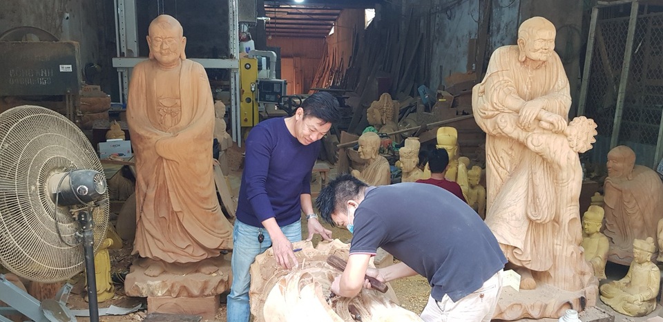 Tháng cuối năm, làng nghề mộc Sơn Đồng rộn tiếng đục, chát - 4