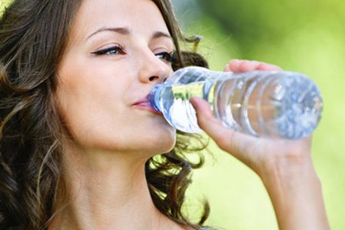Uống nhiều nước không giúp giảm cân