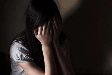 Ngủ nhờ nhà hàng xóm, bé gái 11 tuổi bị bố của bạn hiếp dâm