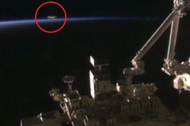 Ghi được cảnh UFO bay vọt qua trạm ISS?