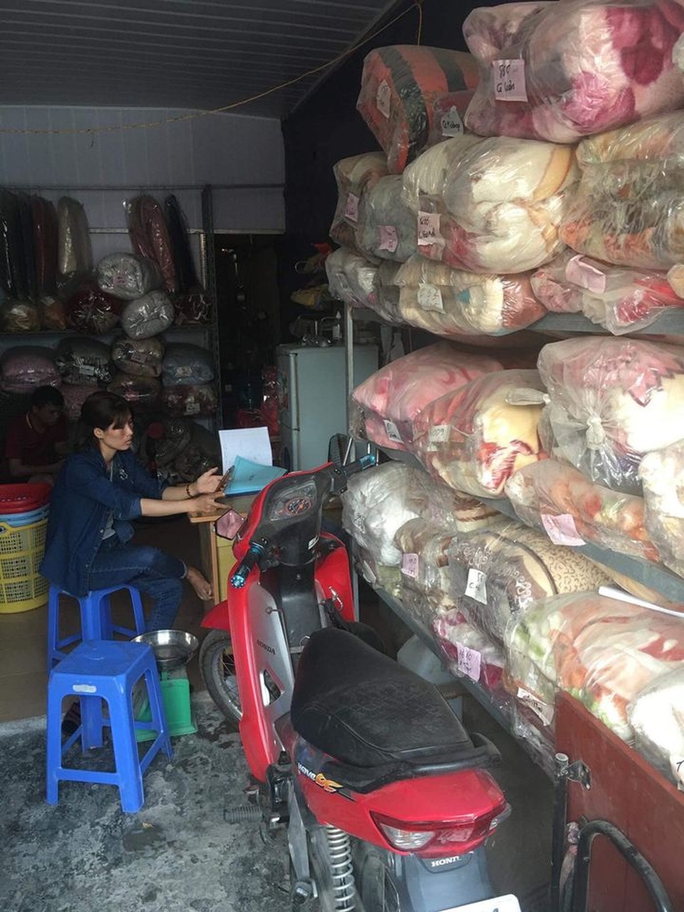 Vợ chồng trẻ 4 năm mua đứt mặt bằng gần 3 tỷ đồng nhờ kinh doanh giặt là - 1 Vợ chồng trẻ 4 năm mua đứt mặt bằng gần 3 tỷ đồng nhờ kinh doanh giặt là - 1