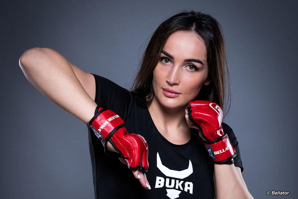 Mỹ nhân MMA người Nga tiếp tục giành chiến thắng ấn tượng - 4 Mỹ nhân MMA người Nga tiếp tục giành chiến thắng ấn tượng - 4