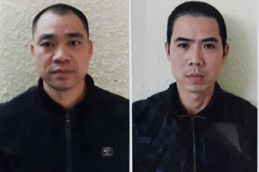 Hà Nội: Bắt 2 đối tượng hắt chất bẩn vào cửa hàng thời trang