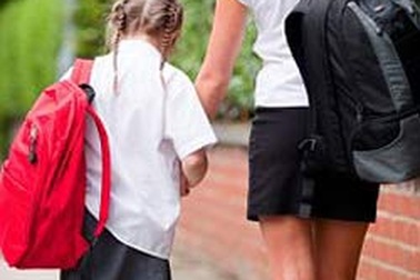 Đi bộ đến trường giúp trẻ giảm stress