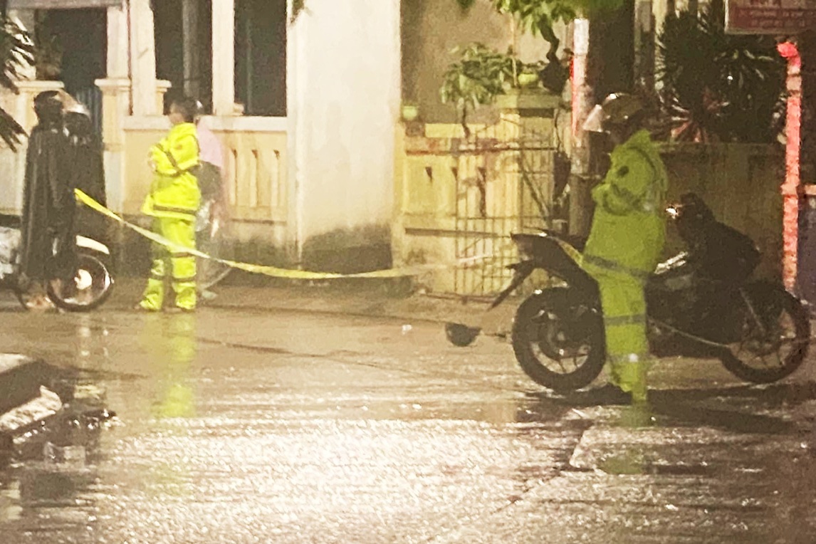 Học sinh tử nạn khi đi xe máy giữa trời mưa gió lớn - 1