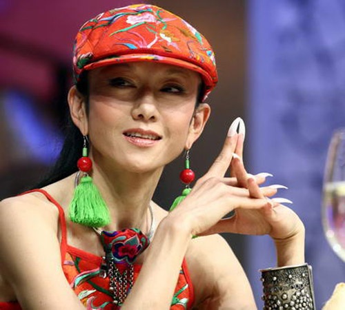 Nữ nghệ sĩ 20 năm không ăn cơm để giữ dáng, không sinh nở để làm nghệ thuật - 10 Nữ nghệ sĩ 20 năm không ăn cơm để giữ dáng, không sinh nở để làm nghệ thuật - 10