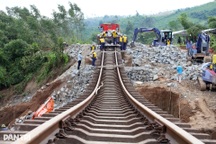 Tạm dừng nhiều chuyến tàu ngày 20/11 do mưa lũ