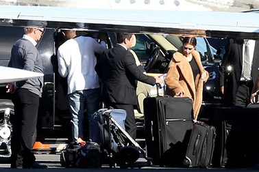 Gia đình cô Kim rời Utah với “núi” hành lý