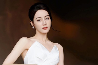 Hoàng Cảnh Du bị vợ cũ vạch trần, Địch Lệ Nhiệt Ba lập tức bị réo gọi