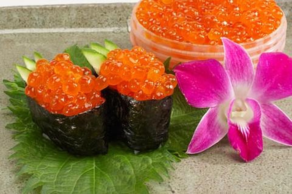 Công đoạn lấy trứng cá hồi gây tranh cãi, thu hút gần 10 triệu lượt xem - 1 Công đoạn lấy trứng cá hồi gây tranh cãi, thu hút gần 10 triệu lượt xem - 1