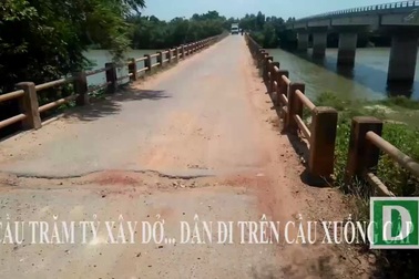 Cầu tiền tỷ xây dở rồi “đắp chiếu”, dân đi lại trên cây cầu xuống cấp