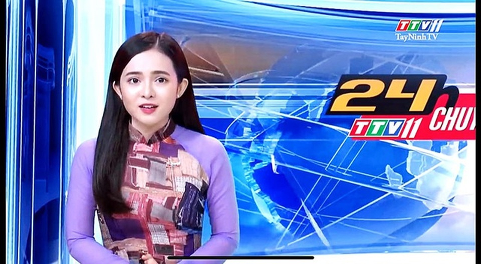 Nữ MC “đậm nét ngây thơ” gây sốt với ảnh đồng phục học sinh - 1 Nữ MC “đậm nét ngây thơ” gây sốt với ảnh đồng phục học sinh - 1