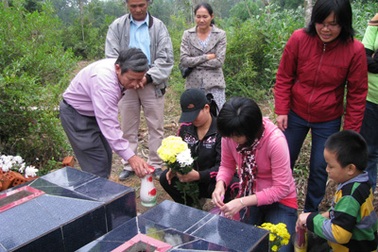 Các mẹ của Nhân Ái mang yêu thương đến trẻ mồ côi huyện Quế Sơn