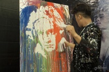 Clip “phù thủy vẽ tranh” Phạm Hồng Minh tạo hình bằng... nước