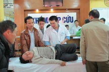 Hành hung bác sĩ kiểu giang hồ