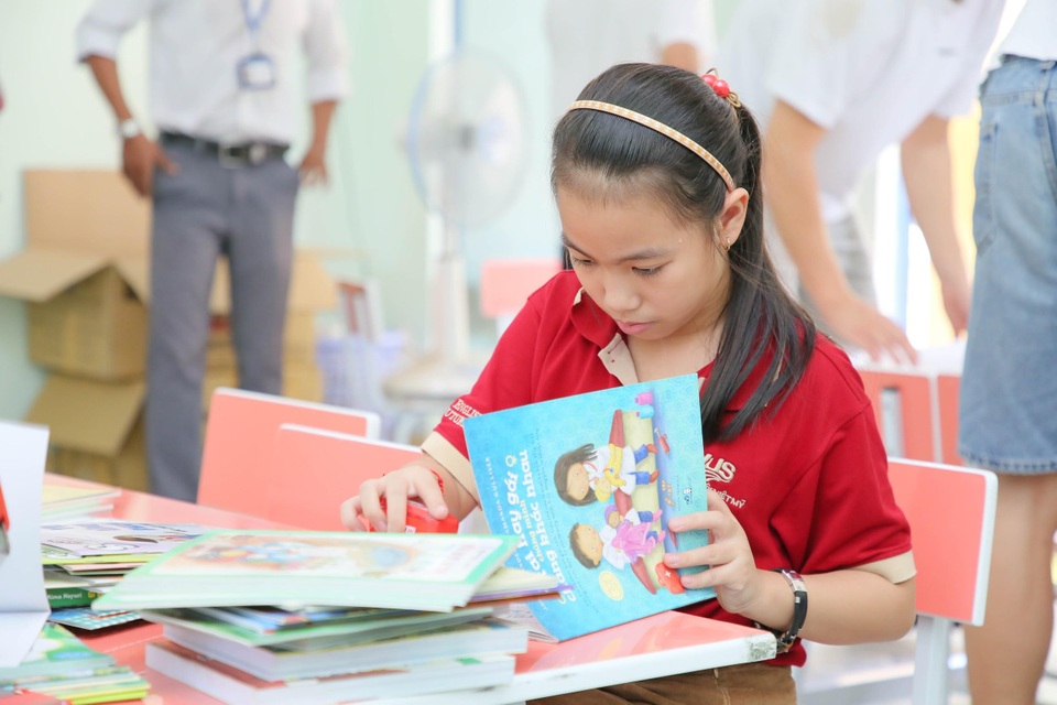 Đại sứ Văn hóa Đọc tặng sách và thư viện cho trường học tại An Giang - 2 Đại sứ Văn hóa Đọc tặng sách và thư viện cho trường học tại An Giang - 2